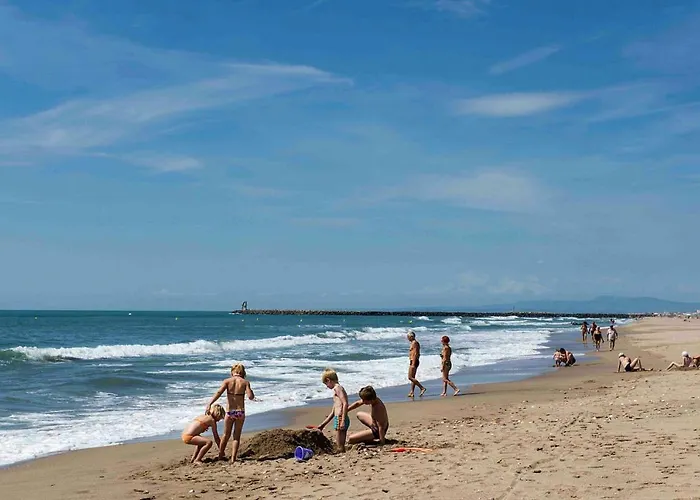 Cozy Beach House In Les Tamaris *