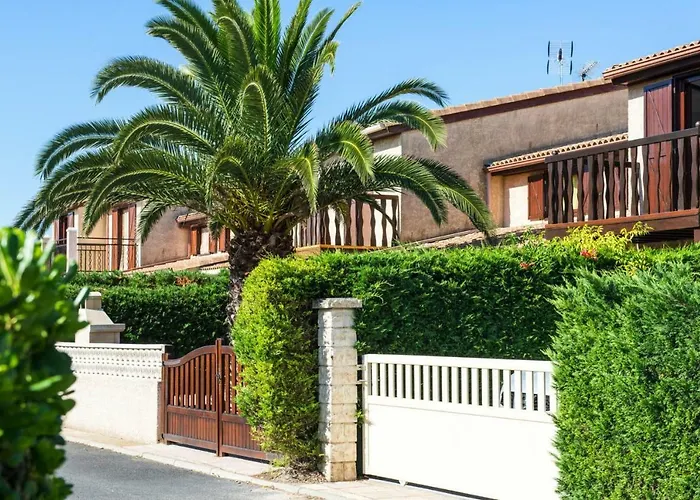 Cozy Beach House In Les Tamaris *